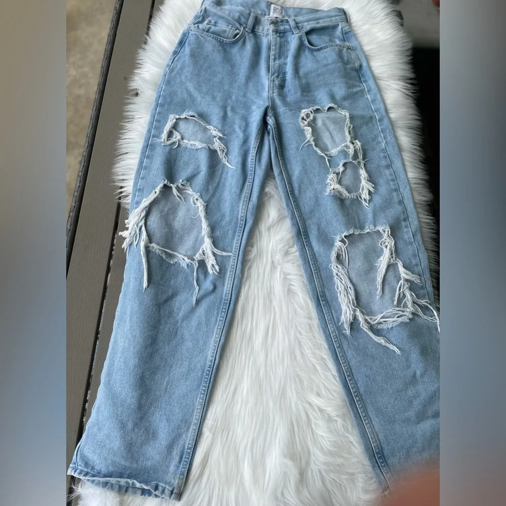 BDG urban outfitters high rise mom jeans - Size 28